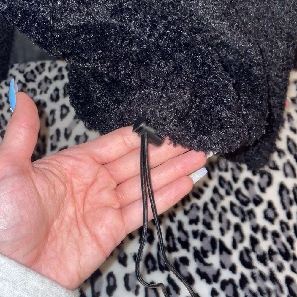 Half Zip Sweater 🖤 - Picture 3 of 3